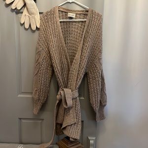 Universal Thread cardigan. Puffed sleeve and a belt. Size Medium